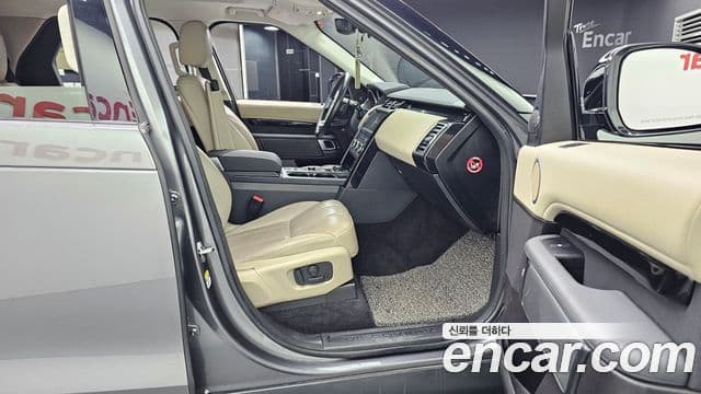 Land Rover Discovery 5 2019 — Şəkil 7/30