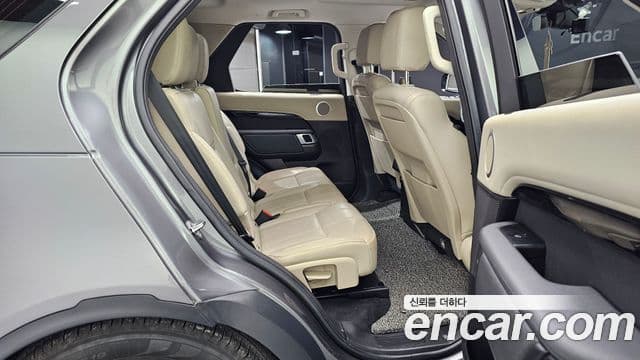 Land Rover Discovery 5 2019 — Şəkil 28/30