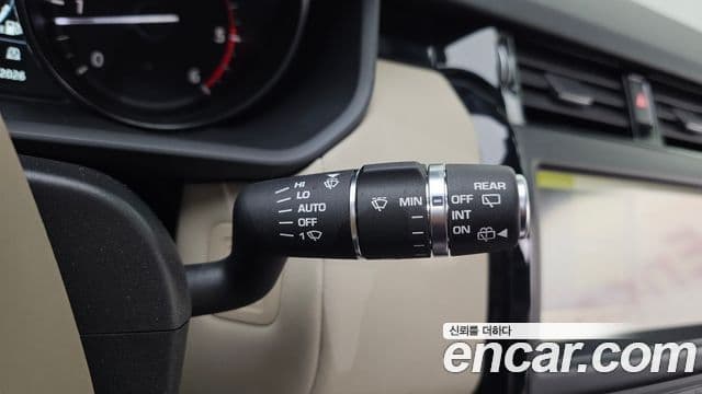 Land Rover Discovery 5 2019 — Şəkil 19/30