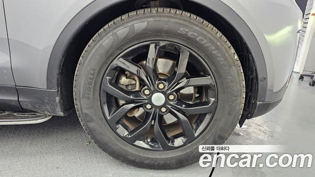 Land Rover Discovery 5 2019 — Şəkil 26/30