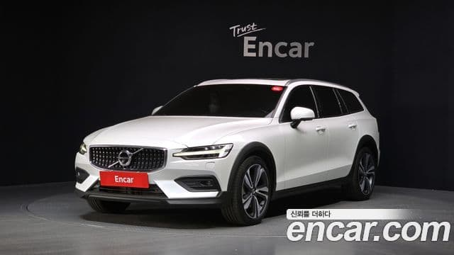 Volvo V60 Cross Country 2020 — ფოტო 1/20