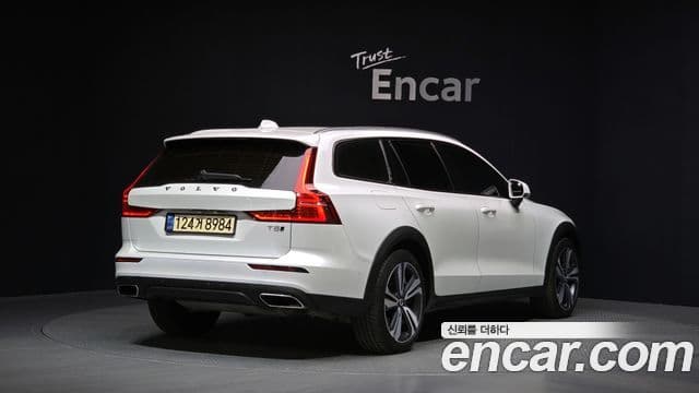 Volvo V60 Cross Country 2020 — ფოტო 2/20