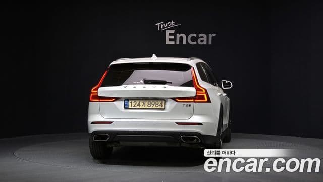 Volvo V60 Cross Country 2020 — ფოტო 4/20