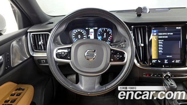 Volvo V60 Cross Country 2020 — ფოტო 13/20