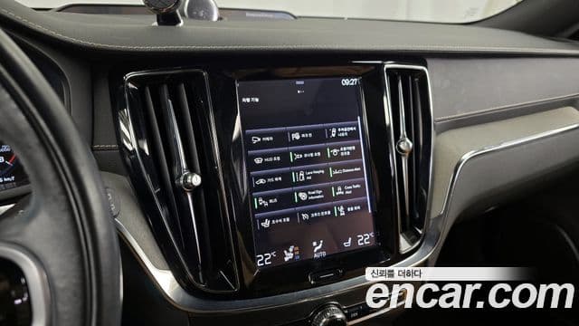 Volvo V60 Cross Country 2020 — ფოტო 16/20