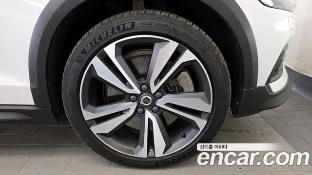 Volvo V60 Cross Country 2020 — Photo 20/33
