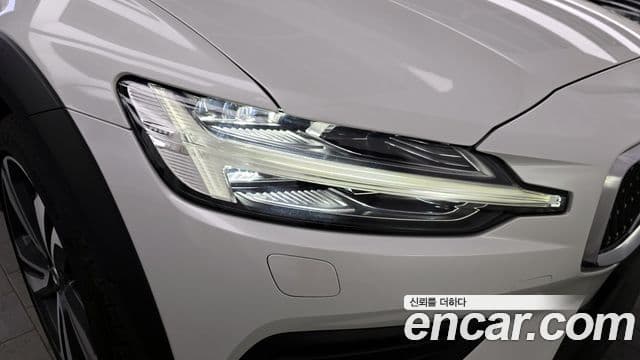 Volvo V60 Cross Country 2020 — Photo 17/33