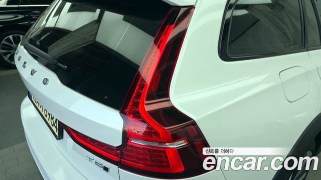 Volvo V60 Cross Country 2020 — Photo 2/33