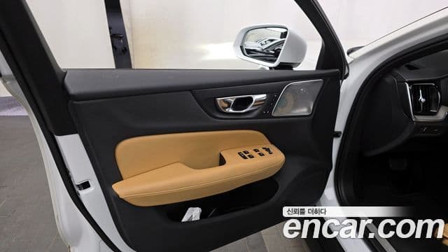 Volvo V60 Cross Country 2020 — Photo 25/33