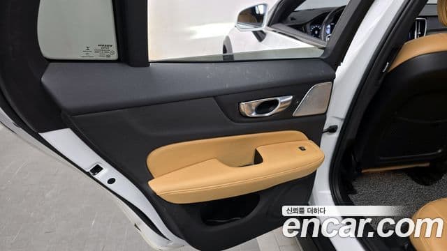 Volvo V60 Cross Country 2020 — Photo 26/33