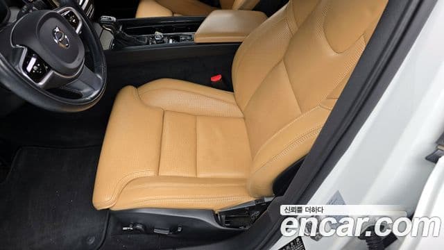 Volvo V60 Cross Country 2020 — Photo 9/33