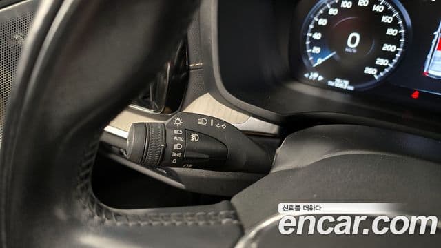 Volvo V60 Cross Country 2020 — Photo 27/33
