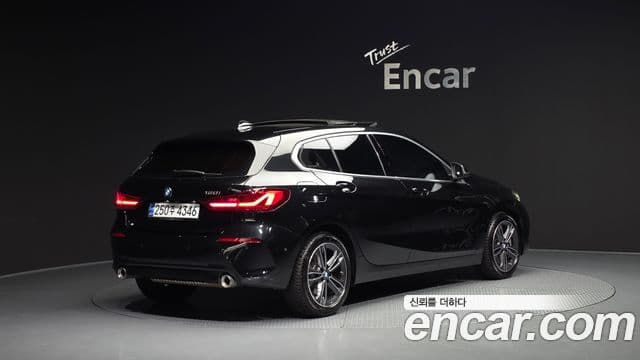 BMW 1 Series 2023 — ფოტო 2/20