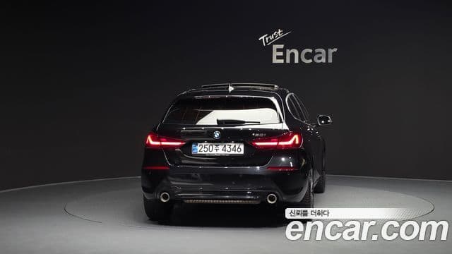 BMW 1 Series 2023 — ფოტო 4/20