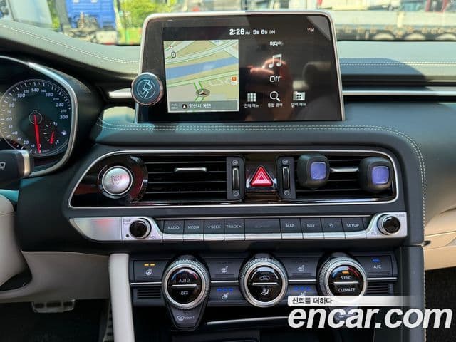 Genesis G70 2018 — ფოტო 10/19
