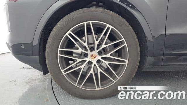 Porsche Cayenne 2025 — Photo 3/20