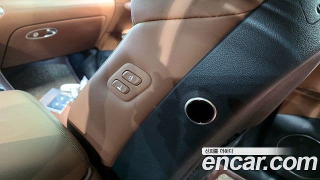 Genesis GV70 2024 — Photo 29/34