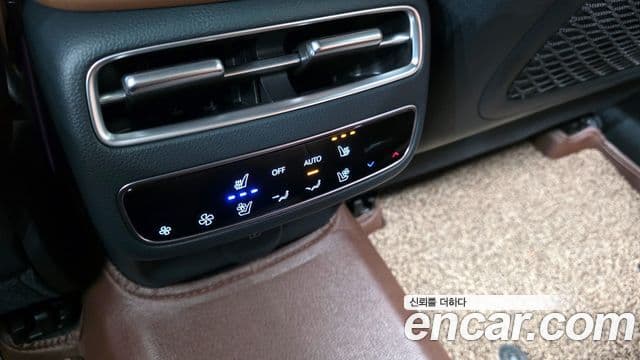 Genesis GV70 2024 — Photo 27/34