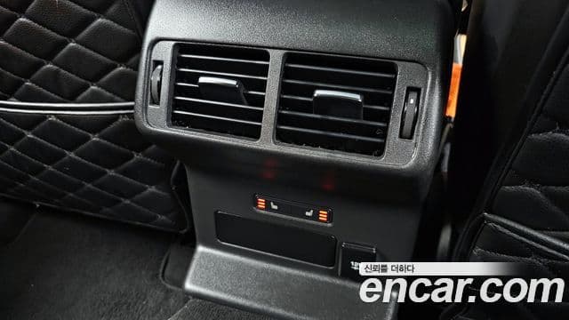 Land Rover Range Rover Velar 2019 — ფოტო 19/20