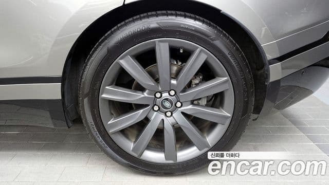 Land Rover Range Rover Velar 2019 — Photo 33/40