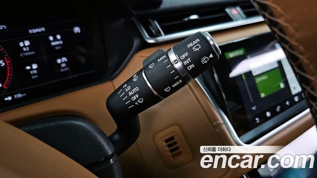 Land Rover Range Rover Velar 2019 — Photo 12/40