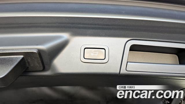 Land Rover Range Rover Velar 2019 — Photo 32/40