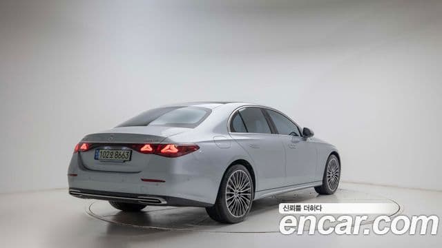 Mercedes-Benz E-Class 2024 — ფოტო 1/20