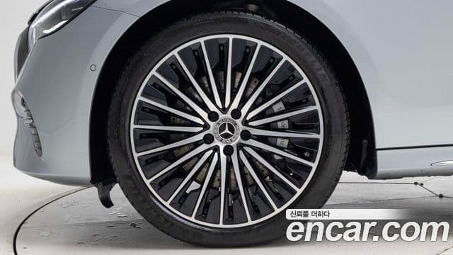 Mercedes-Benz E-Class 2024 — ფოტო 4/20