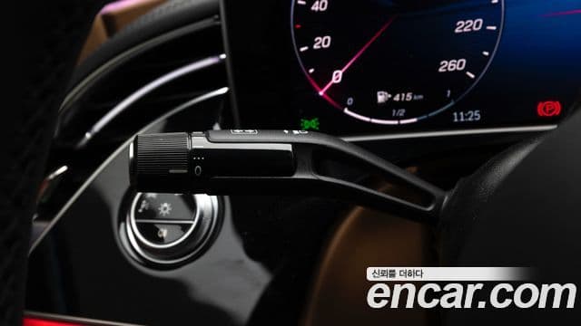 Mercedes-Benz E-Class 2024 — ფოტო 18/20