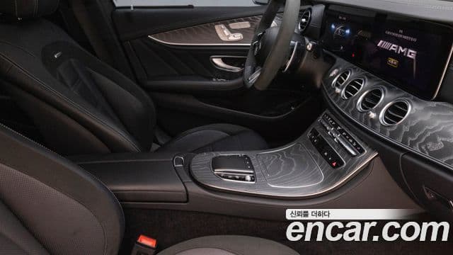 Mercedes-Benz E-Class 2023 — Photo 9/20