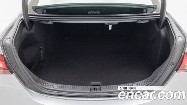 Mercedes-Benz E-Class 2023 — Photo 13/20