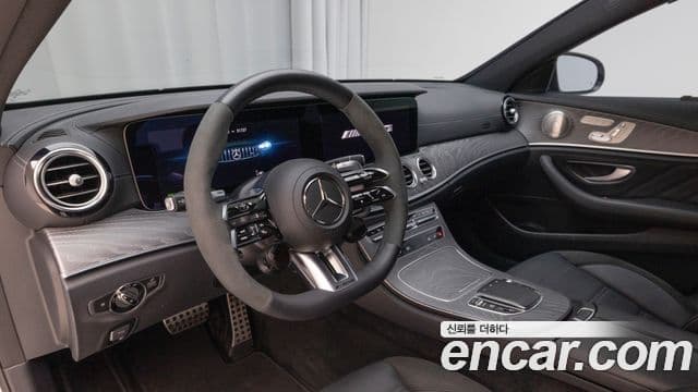 Mercedes-Benz E-Class 2023 — Photo 12/20