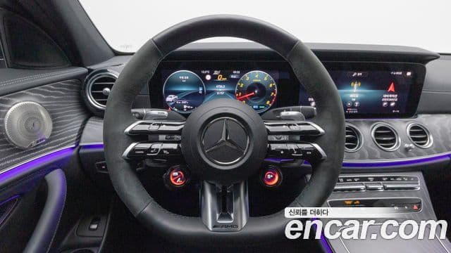 Mercedes-Benz E-Class 2023 — Photo 8/20