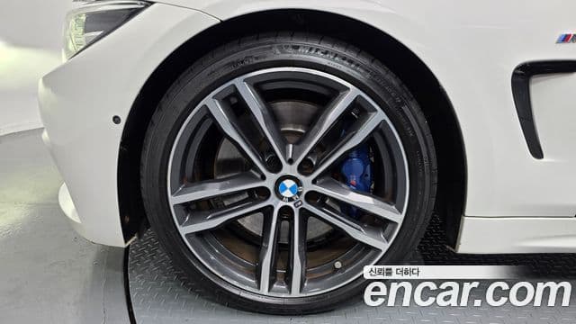 BMW 4 Series 2018 — Photo 8/20
