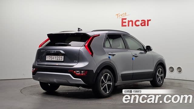 Kia Niro 2023 — ფოტო 2/20