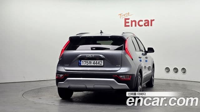 Kia Niro 2023 — ფოტო 4/20