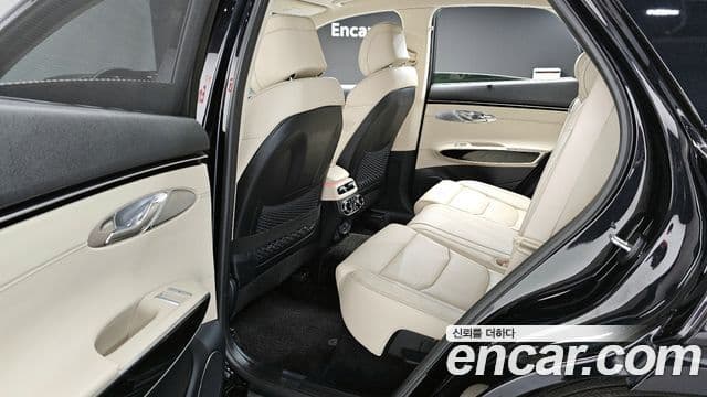 Genesis GV70 2022 — Photo 17/20