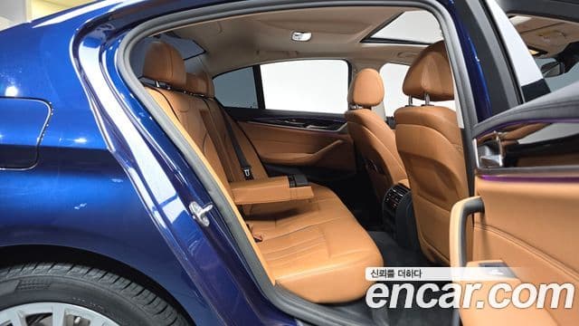 BMW 5 Series 2020 — Şəkil 12/20