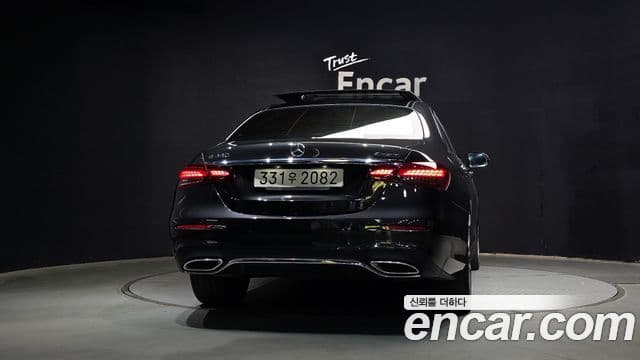 Mercedes-Benz E-Class 2022 — Фото 4/20