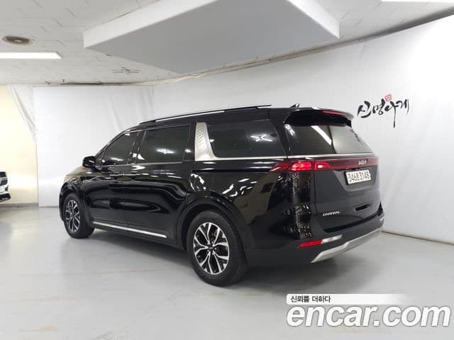 Kia Carnival 2022 — ფოტო 10/20