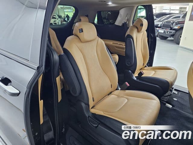 Kia Carnival 2022 — ფოტო 15/20