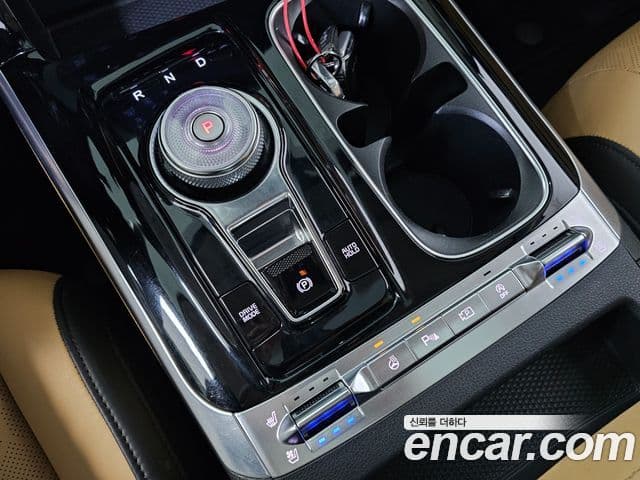 Kia Carnival 2022 — ფოტო 19/20