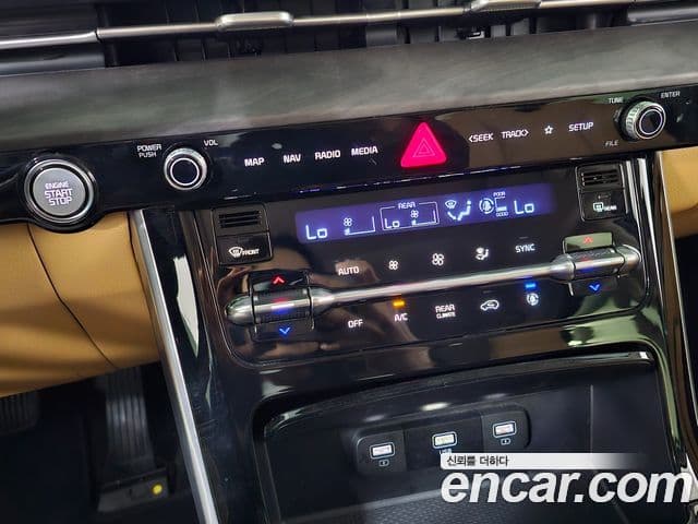 Kia Carnival 2022 — ფოტო 2/20