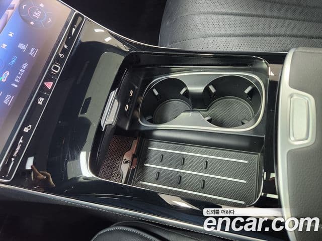 Mercedes-Benz S-Class 2023 — Photo 10/20