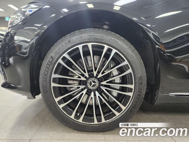 Mercedes-Benz S-Class 2023 — Photo 17/20