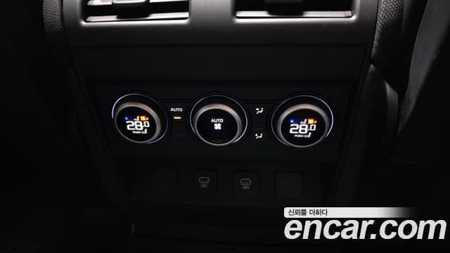 Land Rover Defender 2023 — Photo 31/33