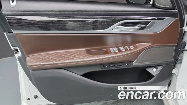 BMW 7 Series 2020 — Photo 16/34
