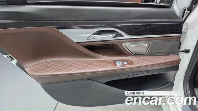 BMW 7 Series 2020 — Photo 10/34
