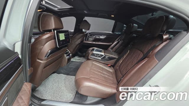 BMW 7 Series 2020 — Photo 17/34