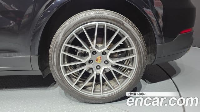 Porsche Cayenne 2020 — Photo 5/32